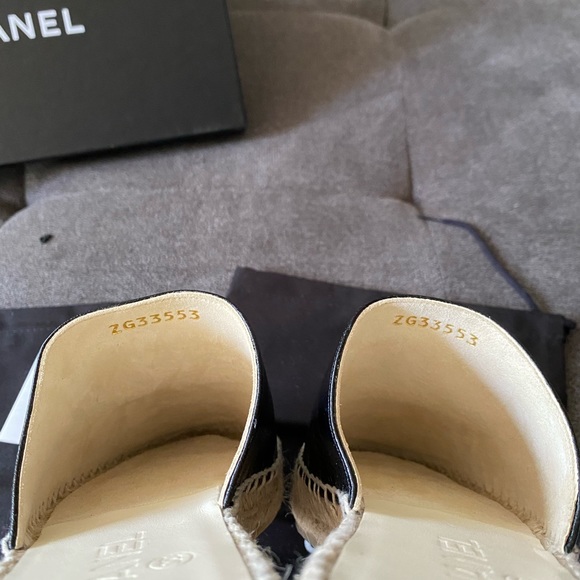 COPY - CHANEL Black Patent CC Backless Espadrille… - Picture 2 of 6